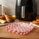 Air fryer sütőpapír - olaj nélküli sütőhöz - kockás, négyzet - 20 cm - 50 db / csomag